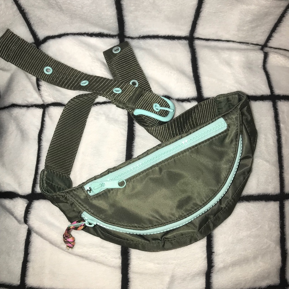 American Eagle fanny pack